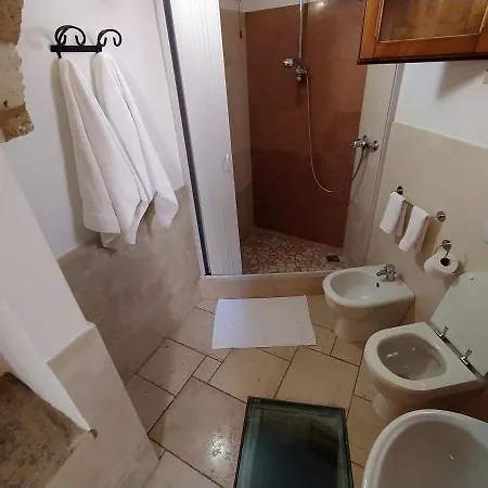 Le Rondini - Camera In Centro Storico טריקאסה