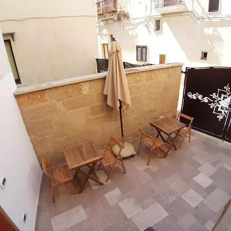 Le Rondini - Camera In Centro Storico * טריקאסה